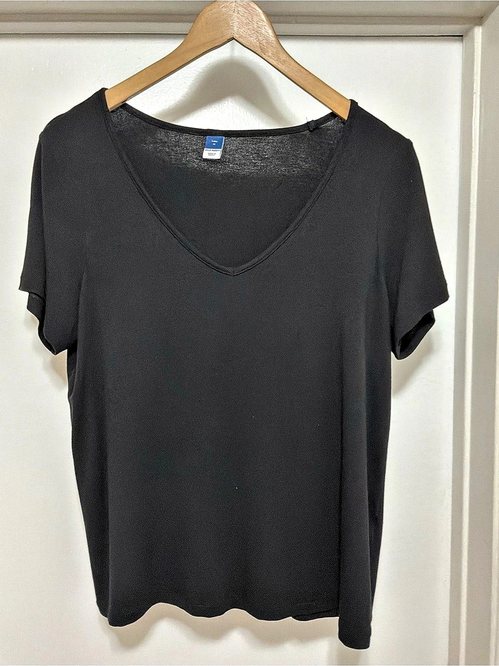 Old Navy Luxe V-Neck T-Shirt Black Medium